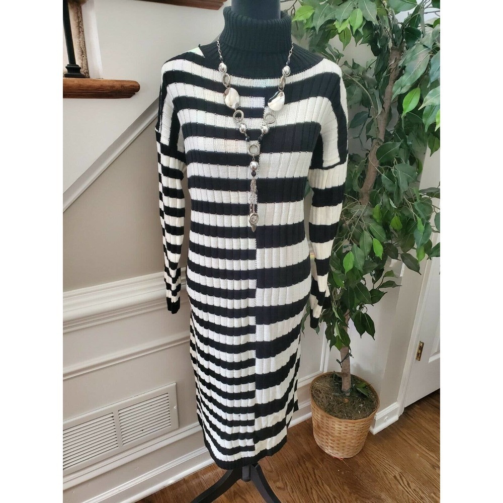Boutique‎ Black & White Women Polyester Turtleneck Long Sleeve Knee Length Dress